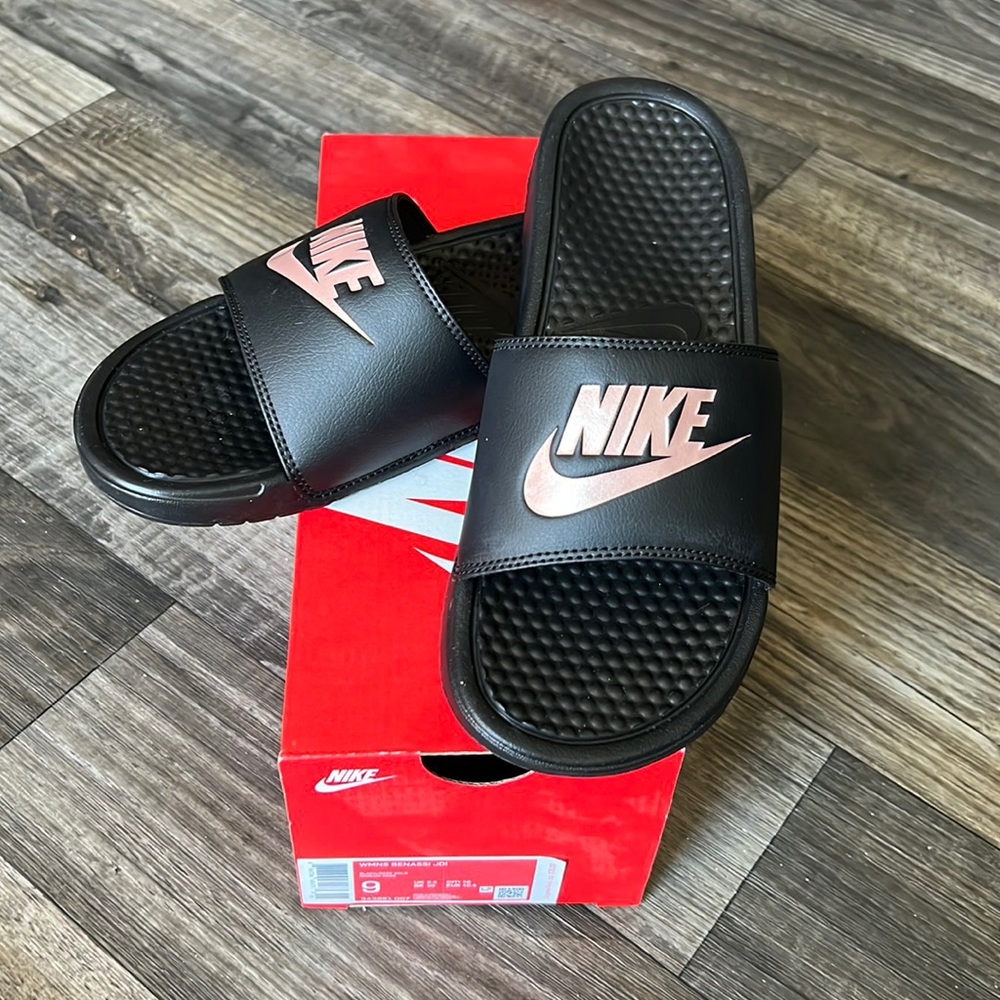 NIB Nike Women’s Benassi JDI slides